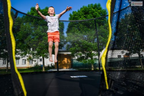 G21 SpaceJump trambulin védőhalóval, 305 cm, ajándék létrával, fekete színben