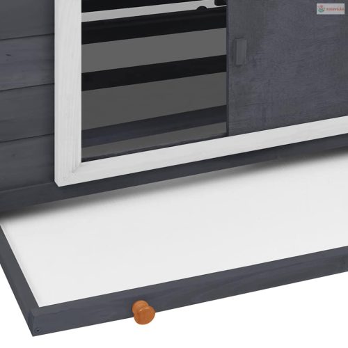 Szürke-fehér tömör fenyőfa tyúkól 150 x 96 x 110 cm