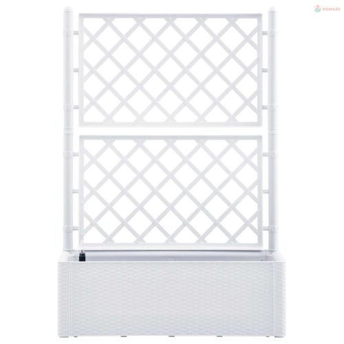 Fehér kerti magaságyás ráccsal és öntözőrendszerrel