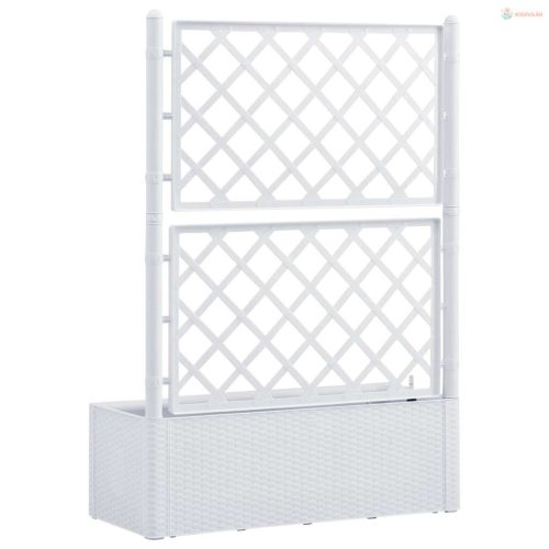 Fehér kerti magaságyás ráccsal és öntözőrendszerrel