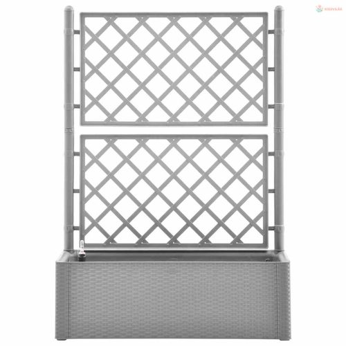 Szürke kerti magaságyás ráccsal és öntözőrendszerrel