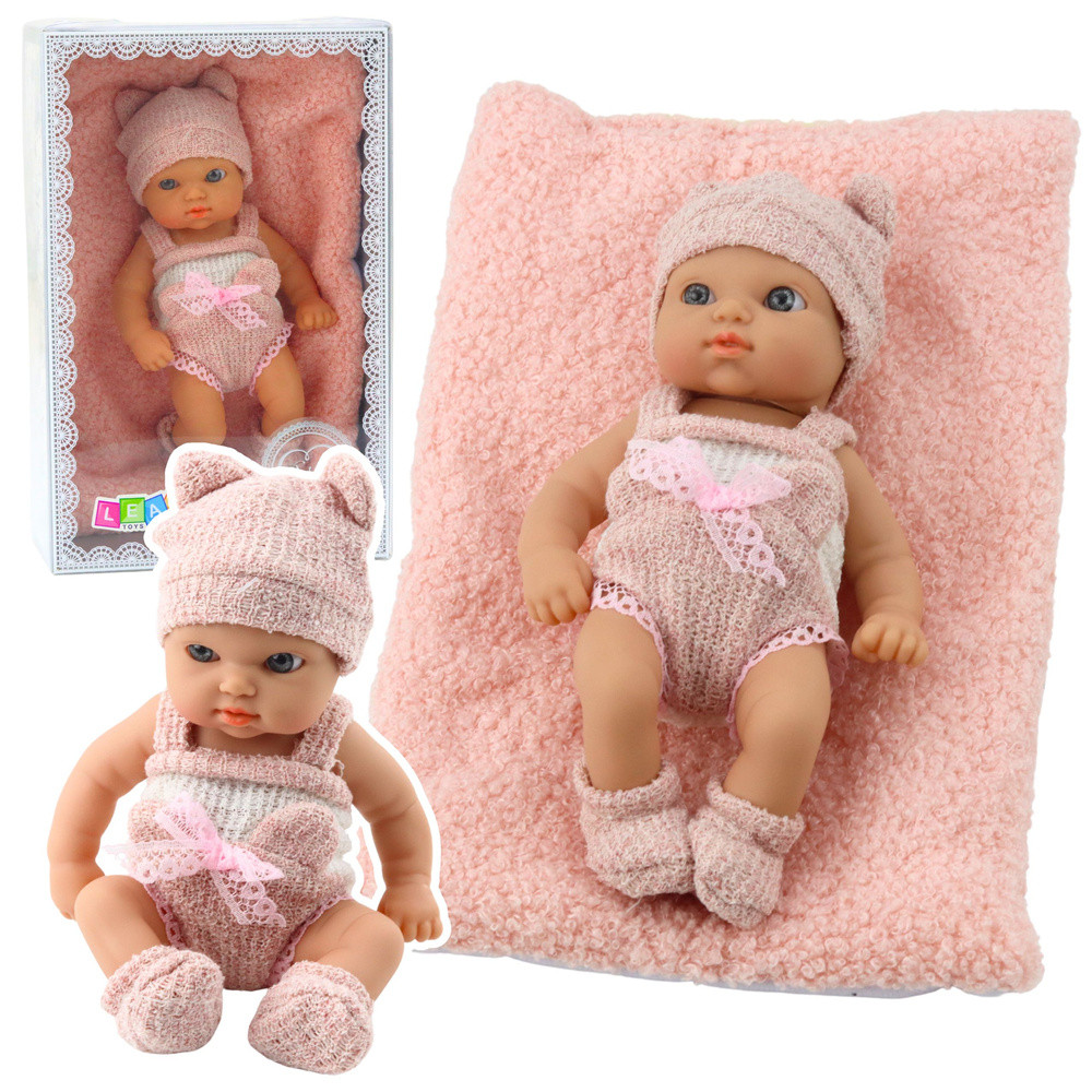Csecsemőbaba fehér-rózsaszín ruhában, takaróval – 18 cm