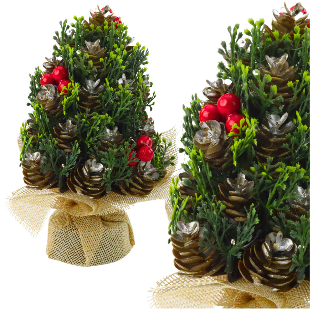 Mini műfenyő tobozokkal és piros bogyókkal – 17 × 10 cm