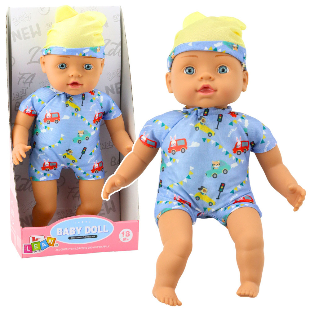 31 cm-es játékbaba mintás kék ruhában, füles sapkával