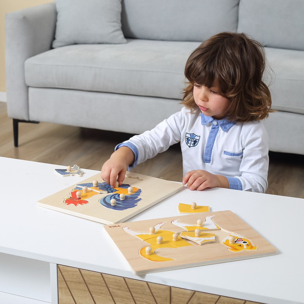 VIGA fából készült Montessori kirakós kakas tűkkel