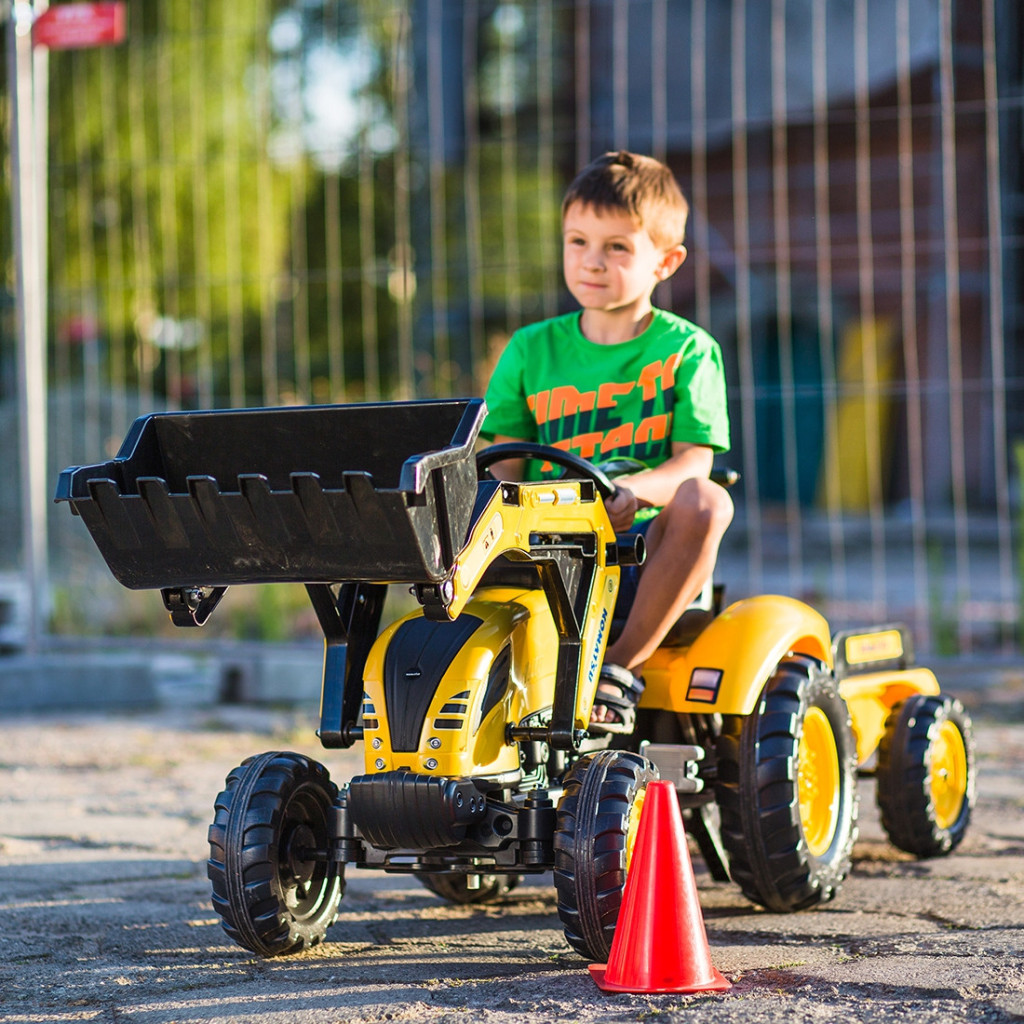 FALK Komatsu pedálos markolós traktor utánfutóval, 3–7 év
