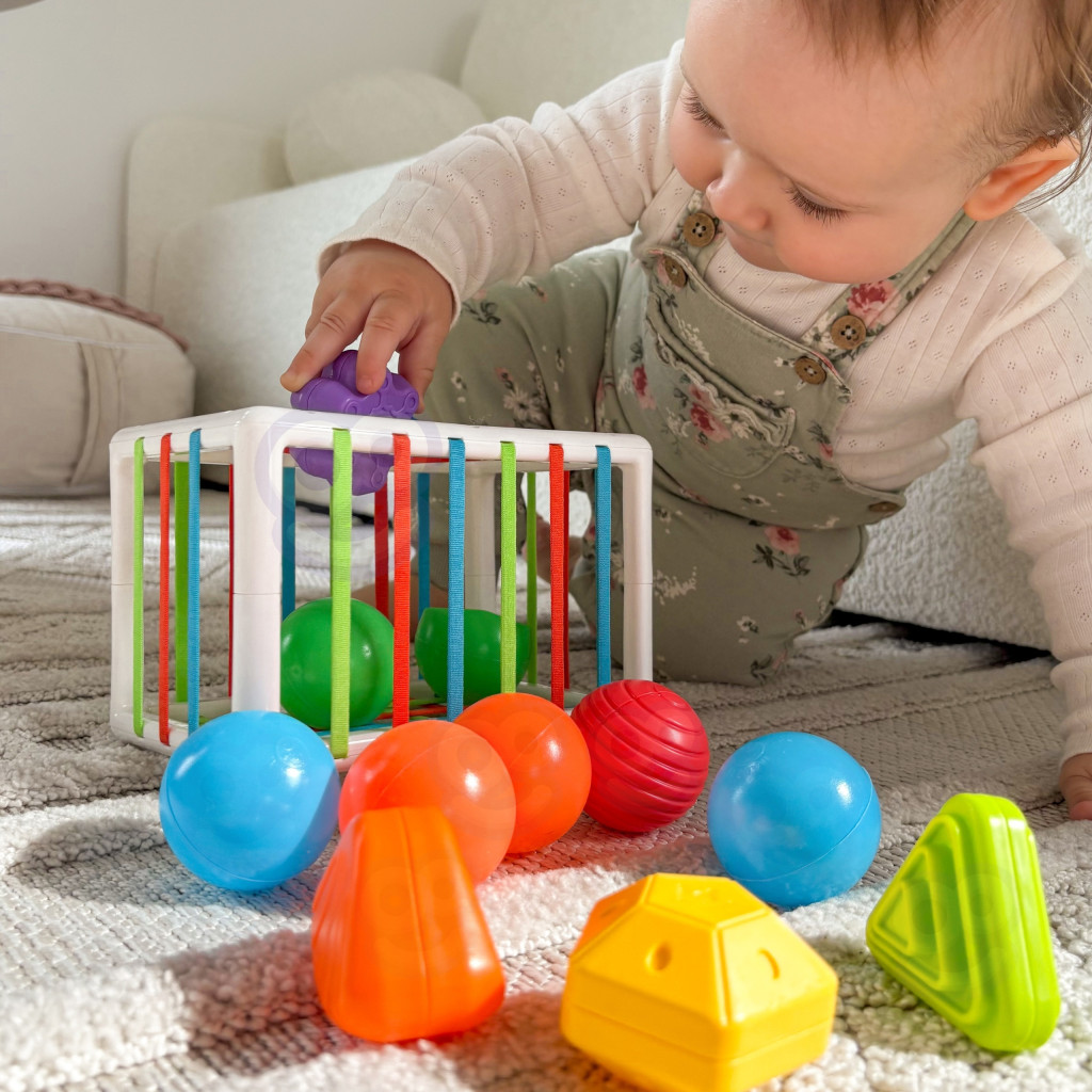 WOOPIE BABY rugalmas szenzoros formaillesztő kocka színes formákkal, 13 db