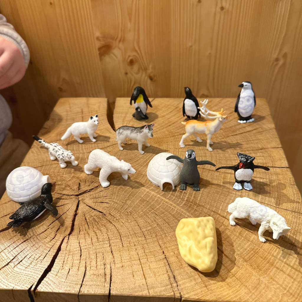 WOOPIE Arctic Animals figurák készlet 16 db.