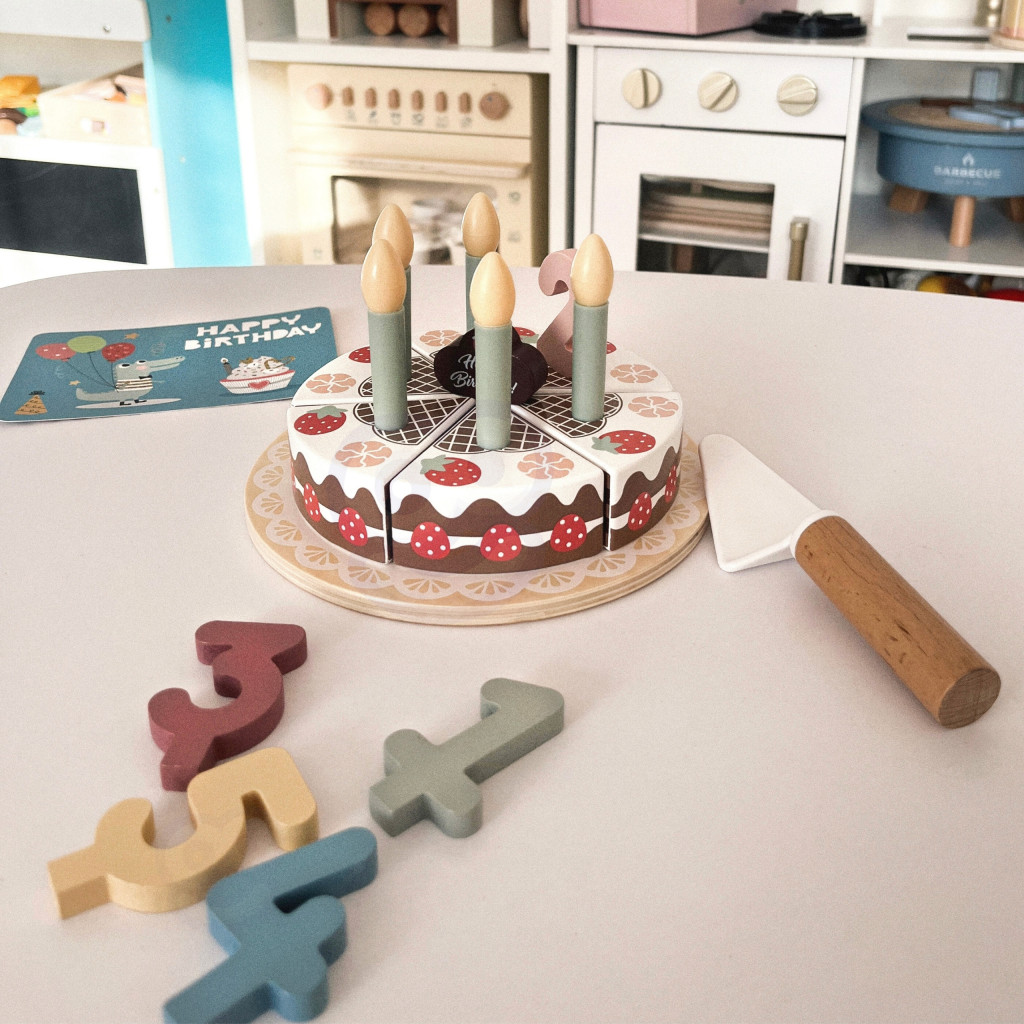 TOOKY JÁTÉK Fából készült születésnapi torta fehérrépa gyertyákkal