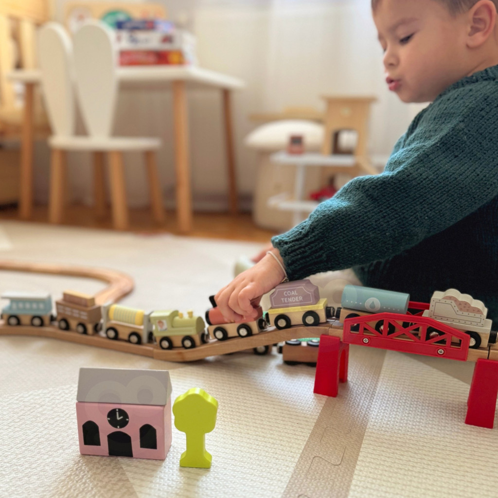 TOOKY TOY fa mágneses vonatkészlet, 12 jármű, tárolódobozzal