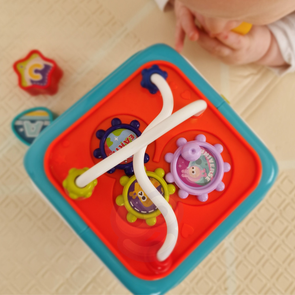 WOOPIE BABY 6 az 1-ben interaktív szenzoros Montessori formaillesztő kocka