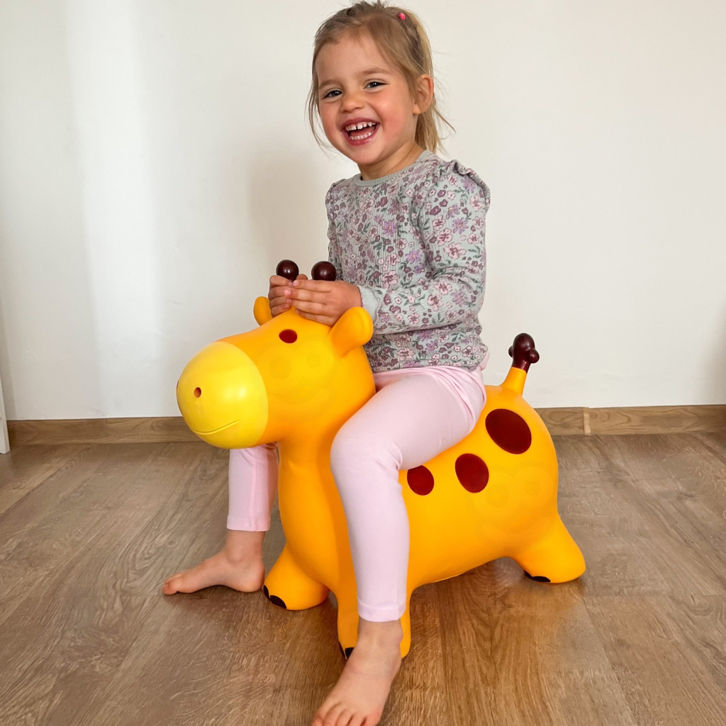 WOOPIE sárga zsiráf ugráló pumpával