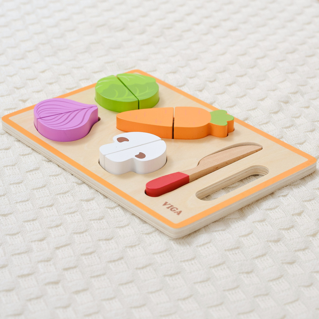 VIGA fából készült Montessori oktatórejtvény Zöldségek vágáshoz