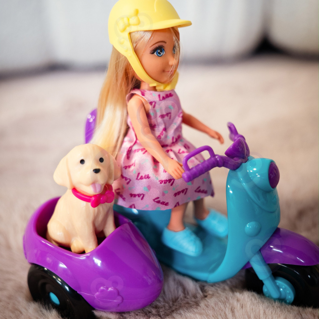 WOOPIE ROYAL Ankiki baba robogóval, kutyával és utánfutóval