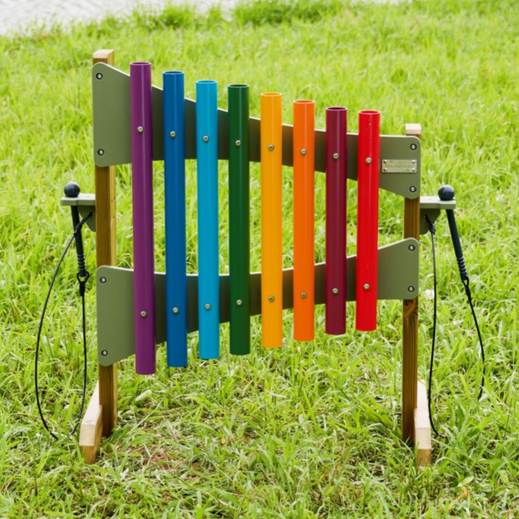 MASTERKIDZ szabadon álló, színes csőhangszer – 95 cm