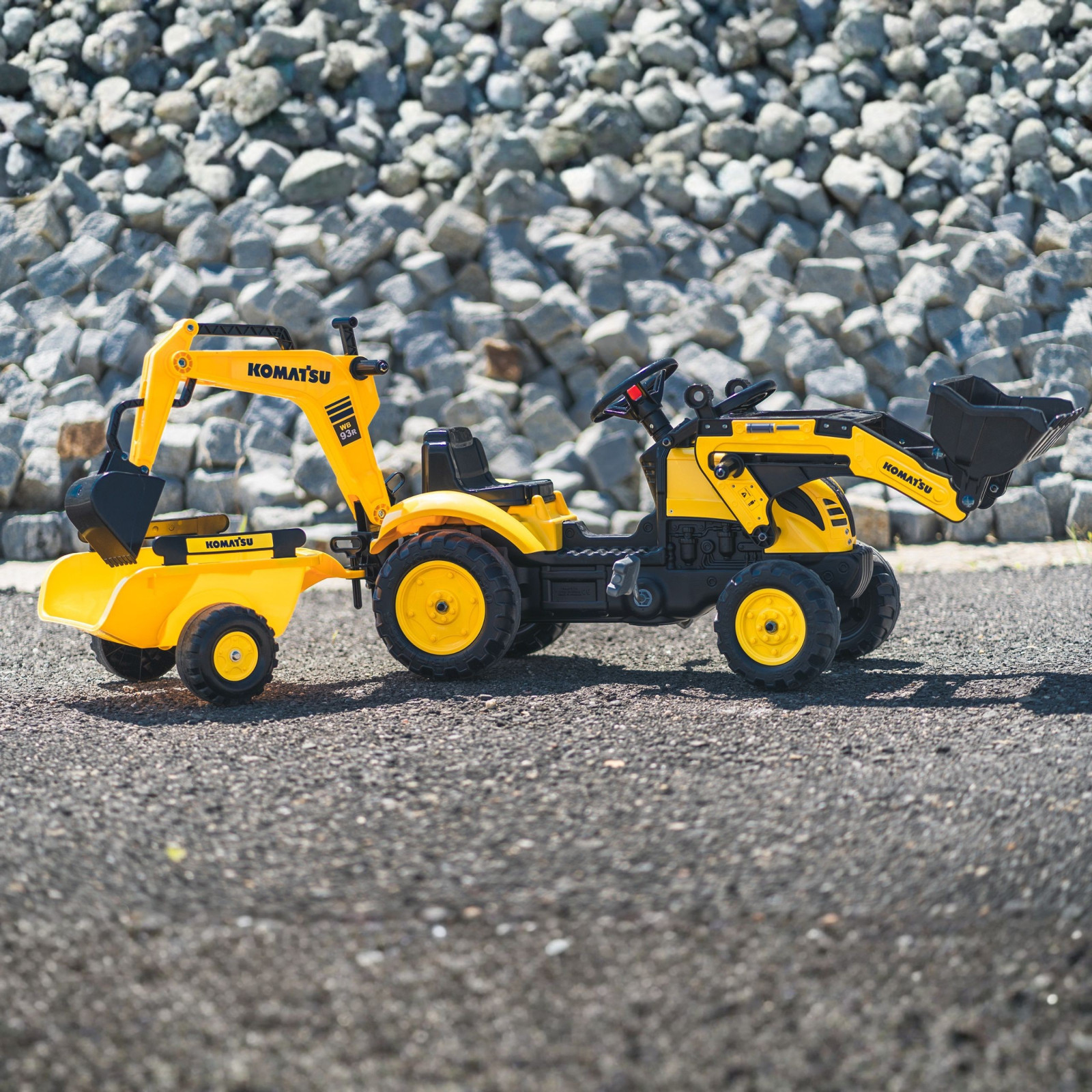 FALK Komatsu pedálos markolótraktor pótkocsival, 2–5 év