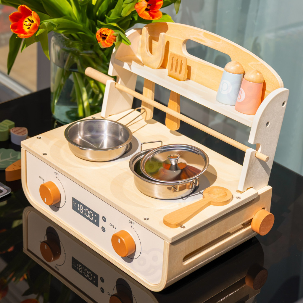 TOOKY TOY Fából készült konyha grillel és tartozékokkal
