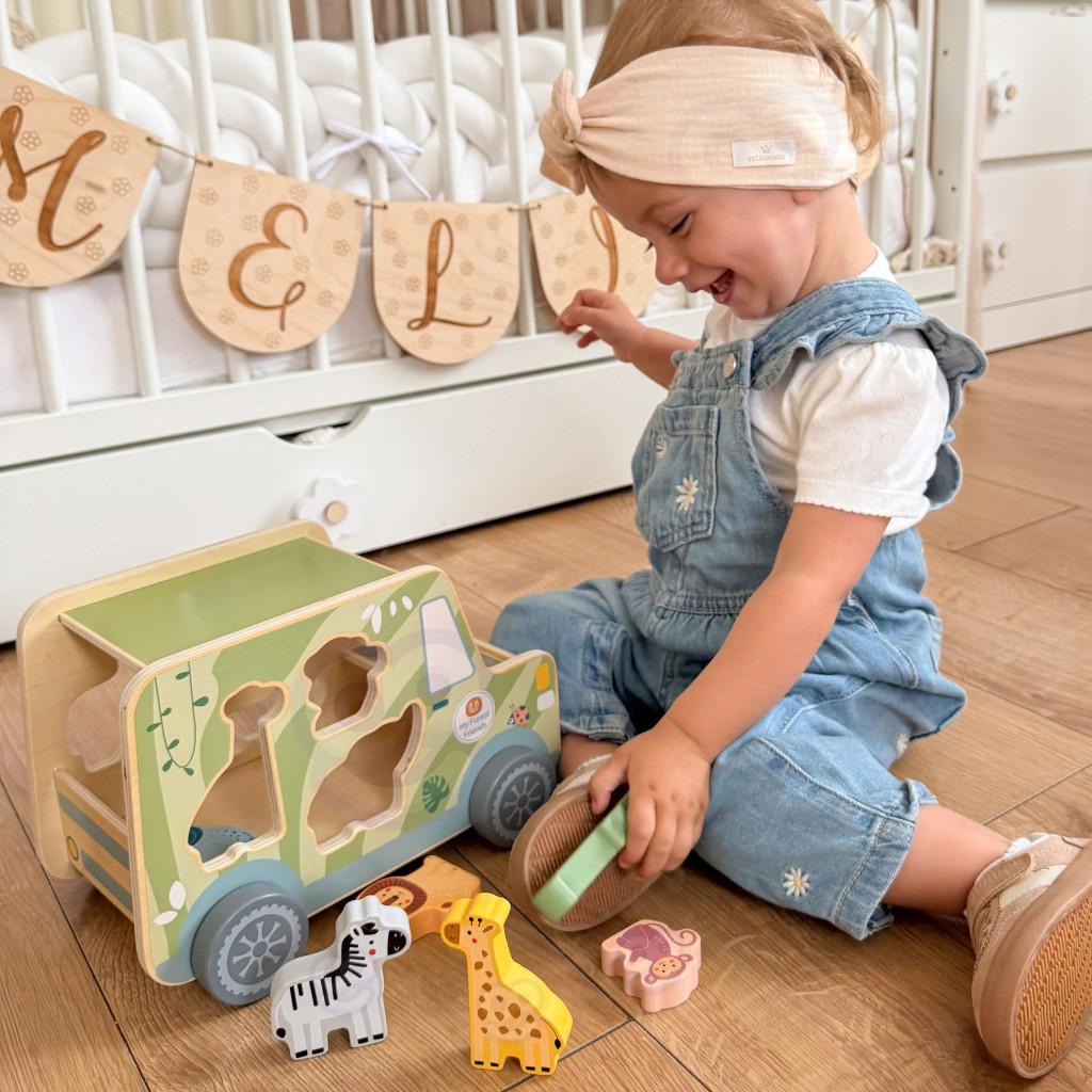 TOOKY TOY fa szafari autó állatfigurákkal, 9 részes
