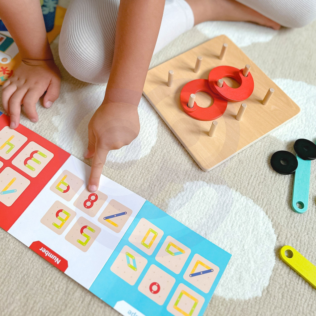 TOOKY TOY fa mozaik- és fűzőjáték, 30 részes, FSC