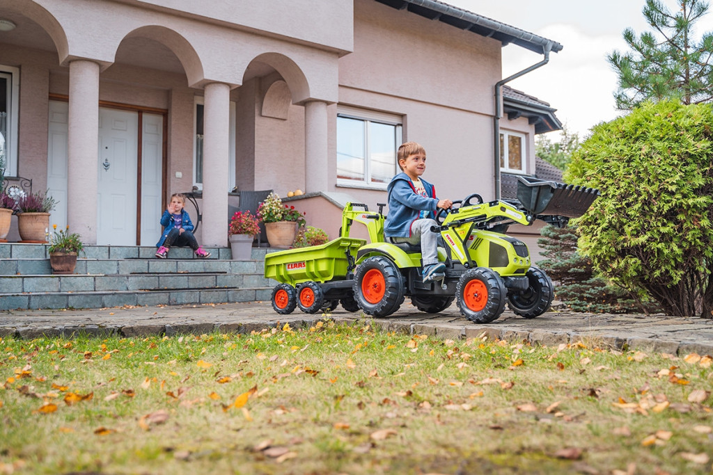 FALK Claas Axos 330 pedálos traktor markolóval és billenős utánfutóval