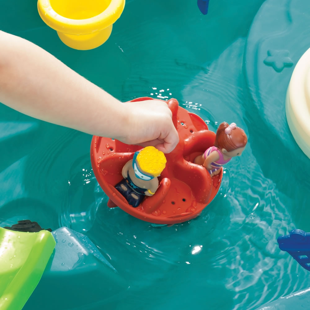 STEP2 Splish Splash Seas Water Table™ vízi asztal szigettel
