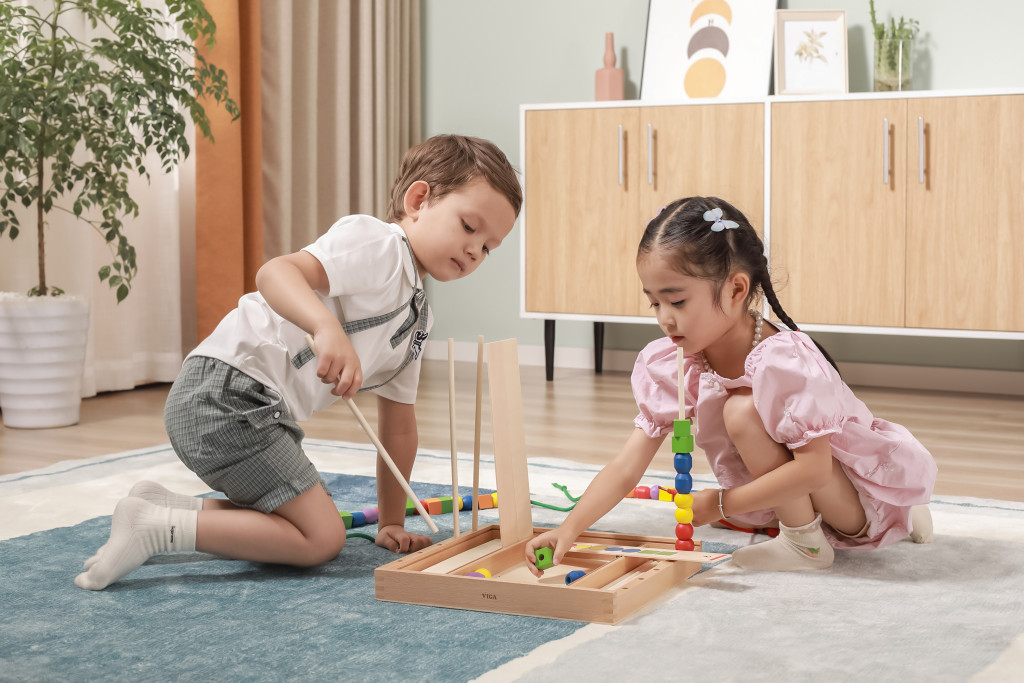 VIGA fa logikai gyöngyfűző játék, 104 részes Montessori