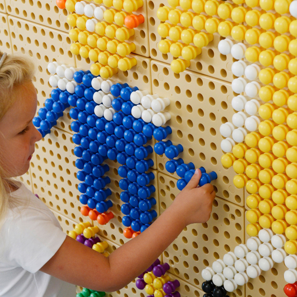MASTERKIDZ színes csapok tudományos STEM táblához, 512 db, 8 szín