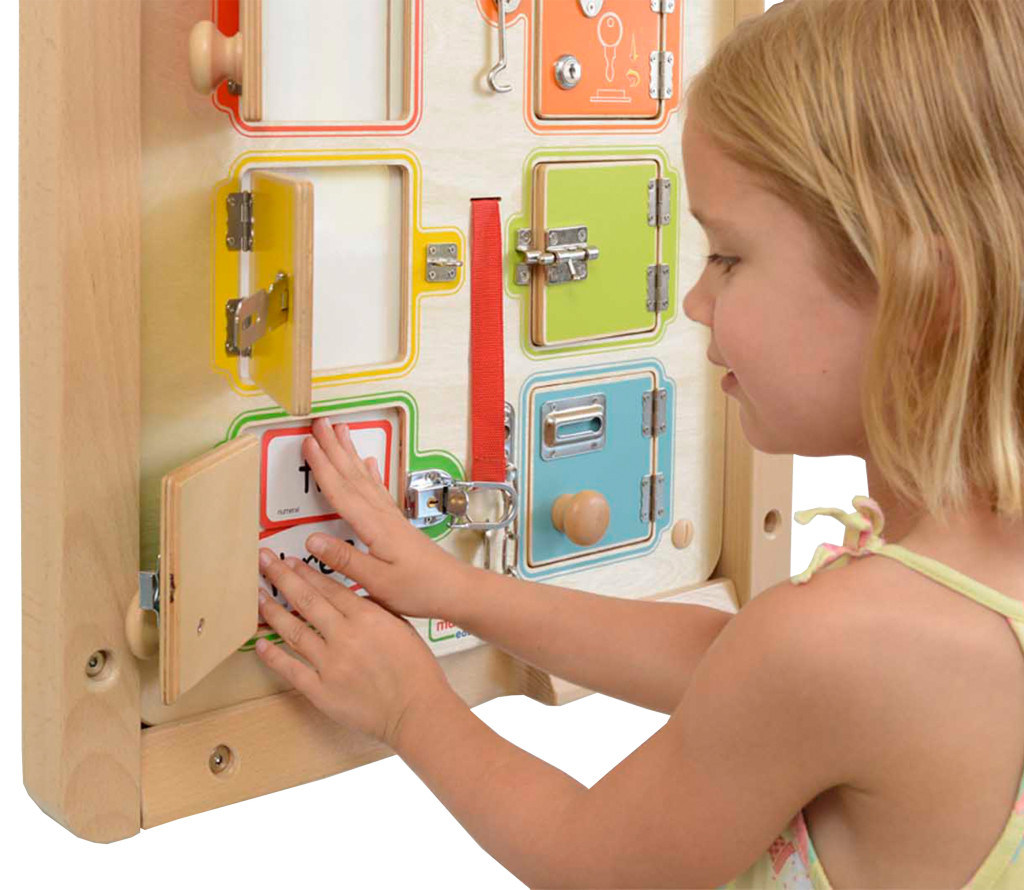 MASTERKIDZ zárnyitást és -zárást tanító manipulatív falitábla
