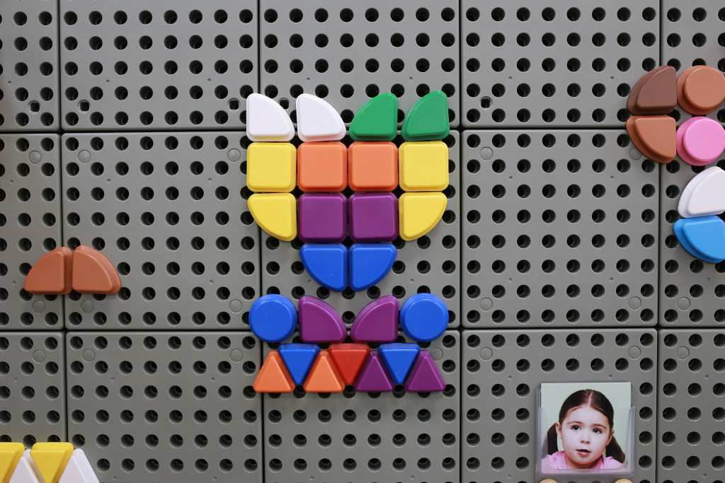 MASTERKIDZ geometriai elemek STEM táblához, 256 db