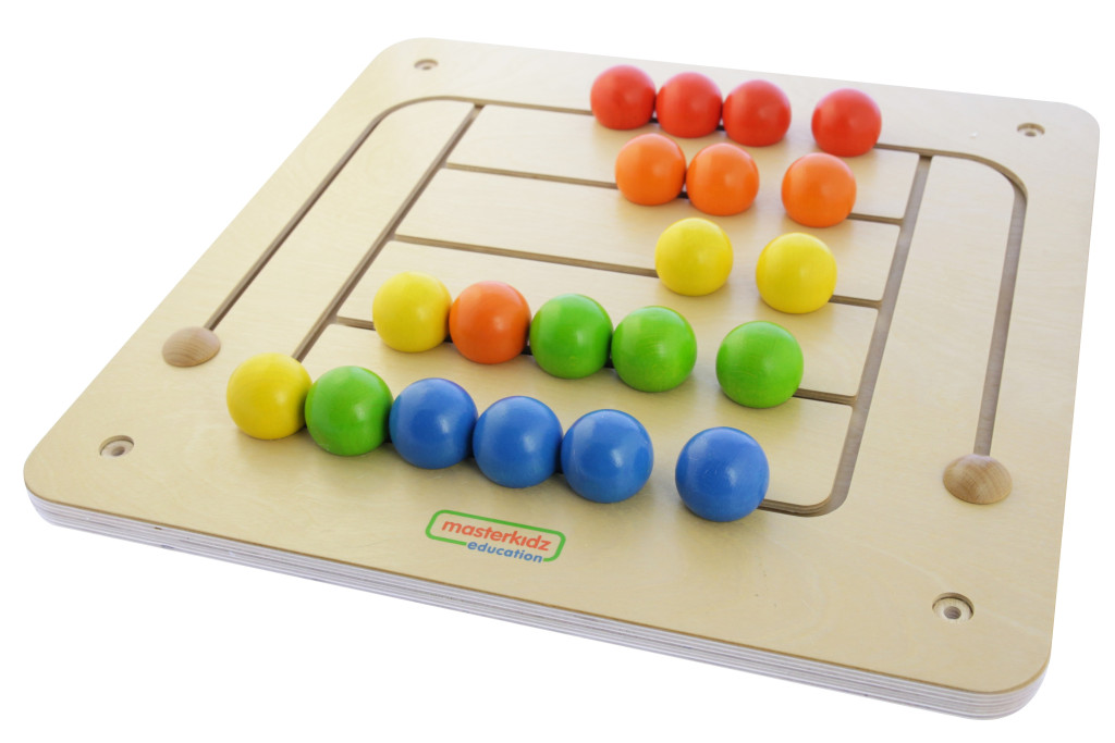 MASTERKIDZ gyöngyös labirintus Montessori falitábla
